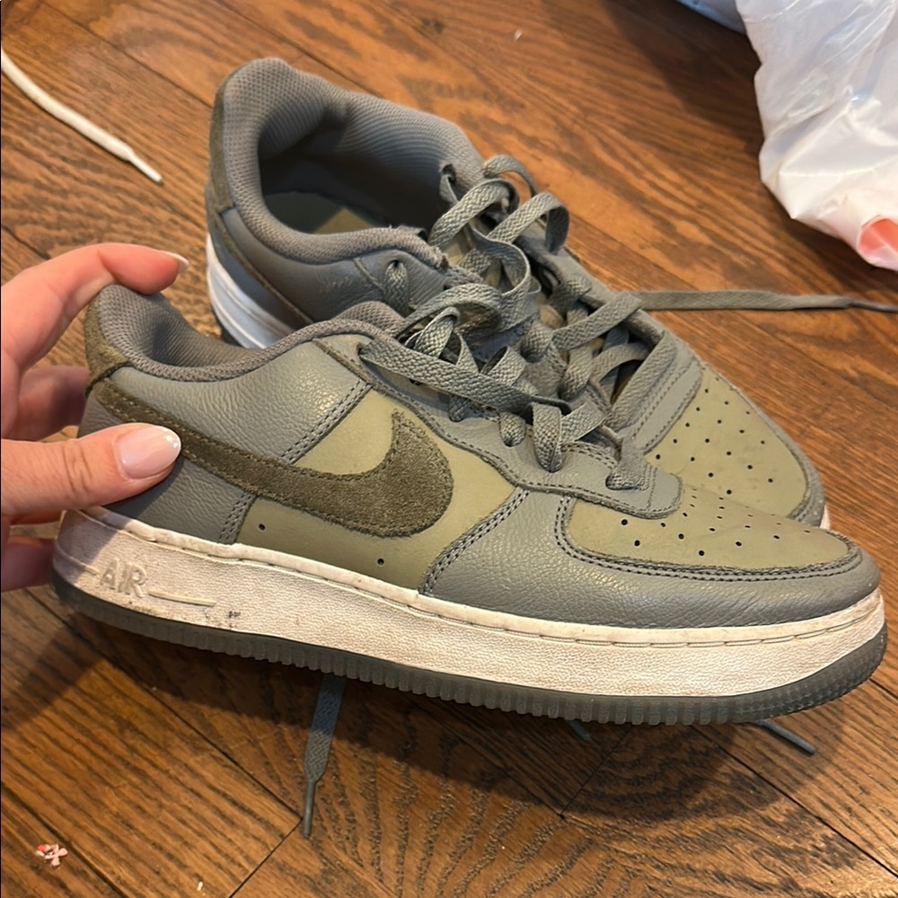 Boys Nike air sneakers